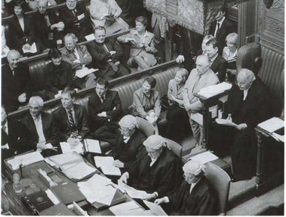 Иллюстрация к книге — Повседневная жизнь британского парламента [i_030.jpg]