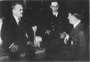 Иллюстрация к книге — Повседневная жизнь Берлина при Гитлере [i_037.jpg]