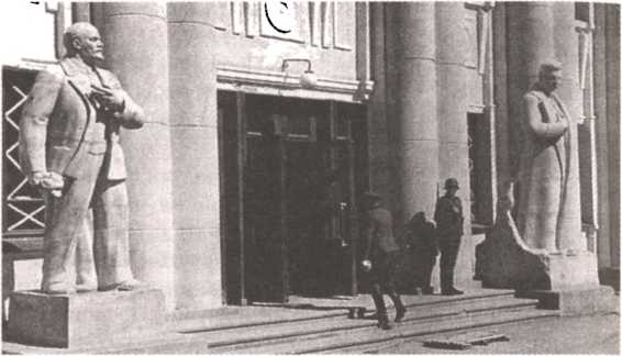 Иллюстрация к книге — Первый контрудар Сталина. Отстоять Ленинград! [doc2fb_image_0200002e.jpg]