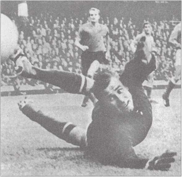 Иллюстрация к книге — Тайны советского футбола [i_024.jpg]