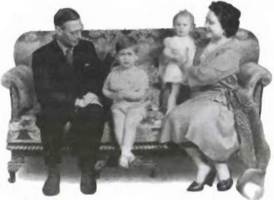 Иллюстрация к книге — Повседневная жизнь Букингемского дворца при Елизавете II [i_003.jpg]