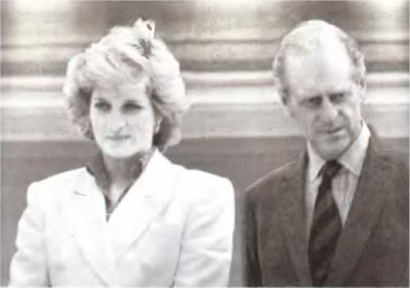 Иллюстрация к книге — Повседневная жизнь Букингемского дворца при Елизавете II [i_038.jpg]