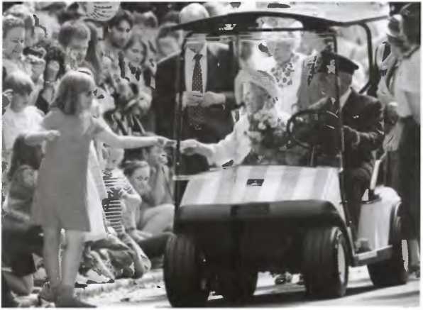 Иллюстрация к книге — Повседневная жизнь Букингемского дворца при Елизавете II [i_046.jpg]