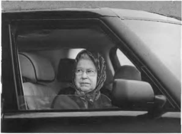 Иллюстрация к книге — Повседневная жизнь Букингемского дворца при Елизавете II [i_048.jpg]