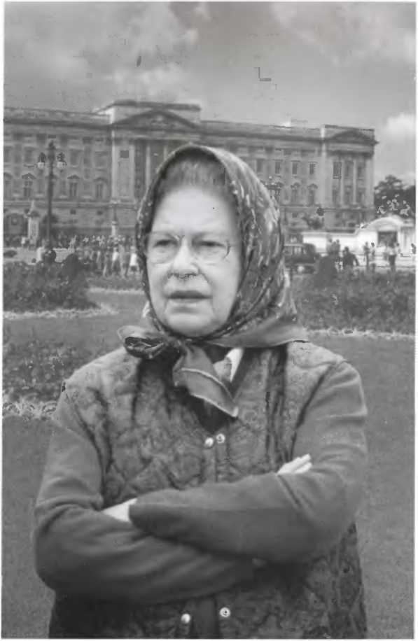 Иллюстрация к книге — Повседневная жизнь Букингемского дворца при Елизавете II [i_053.jpg]