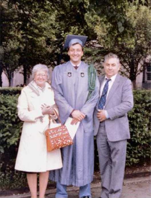 Иллюстрация к книге — Астронавт. Необычайное путешествие в поисках тайн Вселенной [i_002.jpg]