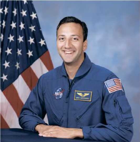 Иллюстрация к книге — Астронавт. Необычайное путешествие в поисках тайн Вселенной [i_007.jpg]