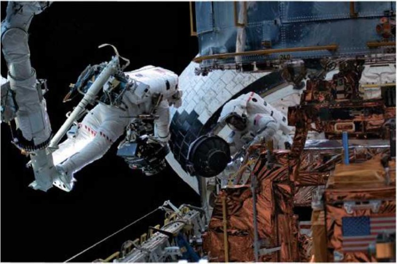 Иллюстрация к книге — Астронавт. Необычайное путешествие в поисках тайн Вселенной [i_017.jpg]