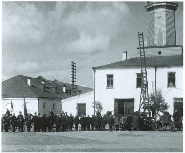 Иллюстрация к книге — Повседневная жизнь русского провинциального города в XIX веке. Пореформенный период [i_034.jpg]