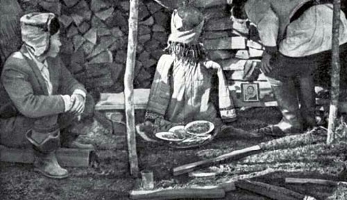 Иллюстрация к книге — Феномен куклы в традиционной и современной культуре. Кросскультурное исследование идеологии антропоморфизма [i_073.jpg]