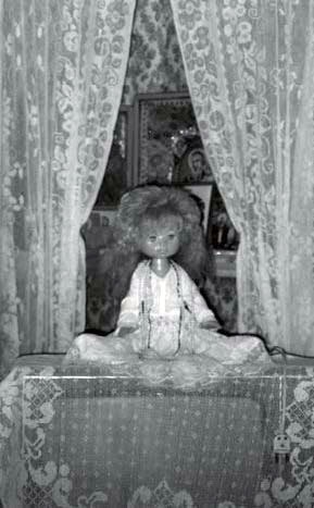 Иллюстрация к книге — Феномен куклы в традиционной и современной культуре. Кросскультурное исследование идеологии антропоморфизма [i_075.jpg]