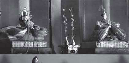 Иллюстрация к книге — Феномен куклы в традиционной и современной культуре. Кросскультурное исследование идеологии антропоморфизма [i_082.jpg]