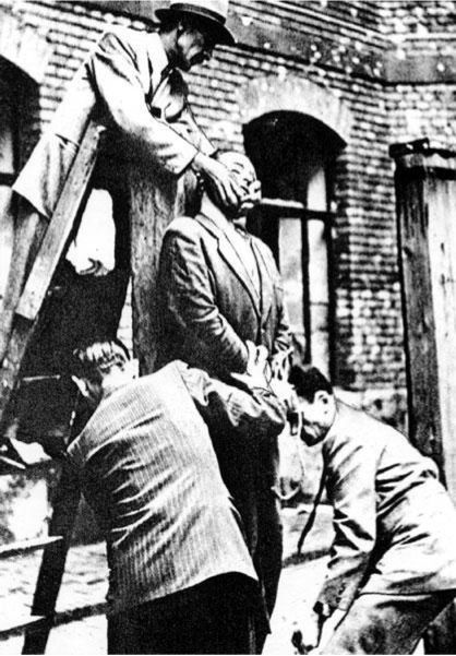 Иллюстрация к книге — Смертная казнь. История и виды высшей меры наказания от начала времен до наших дней [i_150.jpg]