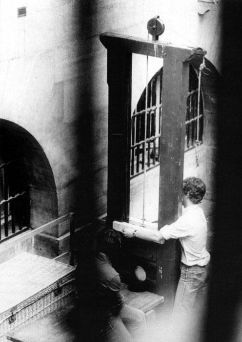 Иллюстрация к книге — Смертная казнь. История и виды высшей меры наказания от начала времен до наших дней [i_222.jpg]