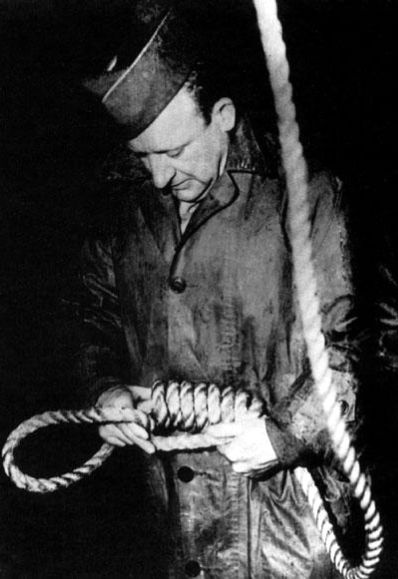 Иллюстрация к книге — Смертная казнь. История и виды высшей меры наказания от начала времен до наших дней [i_288.jpg]