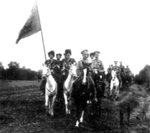 Иллюстрация к книге — Знамена и штандарты Российской императорской армии конца XIX - начала XX в. [any2fbimgloader9.jpg]