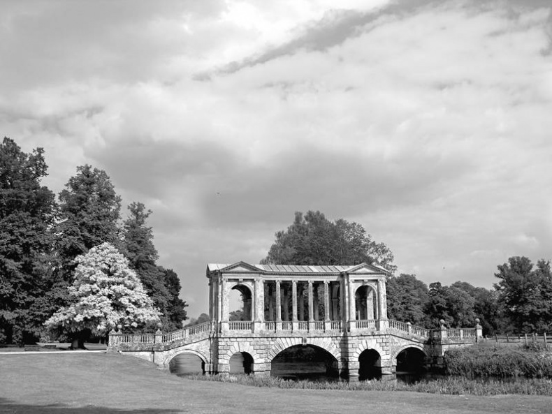 Иллюстрация к книге — 5 O&#039;clock и другие традиции Англии [i_028.jpg]