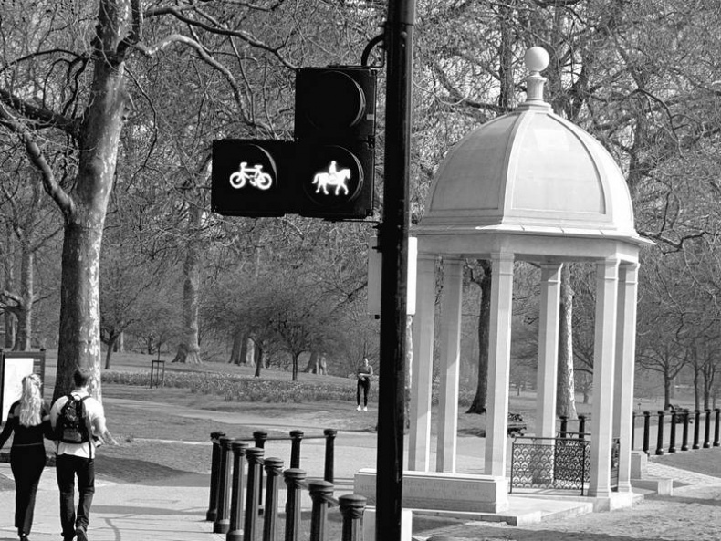 Иллюстрация к книге — 5 O&#039;clock и другие традиции Англии [i_032.jpg]