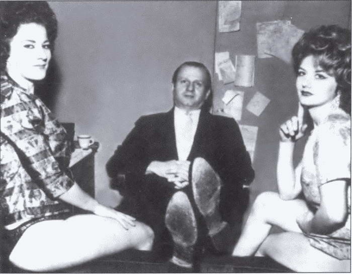 Иллюстрация к книге — Убийство президента Кеннеди. Ли Харви Освальд - убийца или жертва заговора? [i_029.jpg]