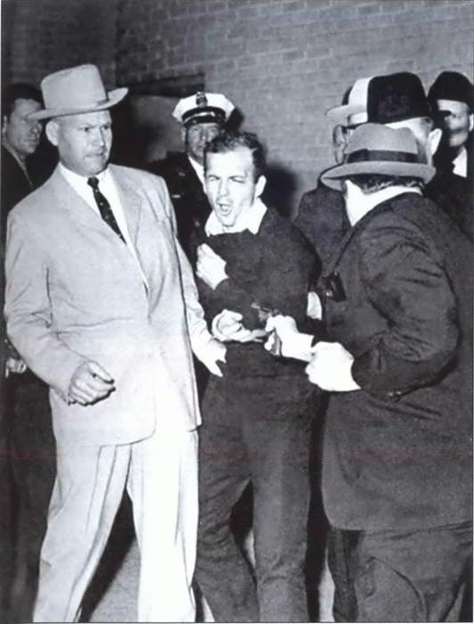 Иллюстрация к книге — Убийство президента Кеннеди. Ли Харви Освальд - убийца или жертва заговора? [i_030.jpg]