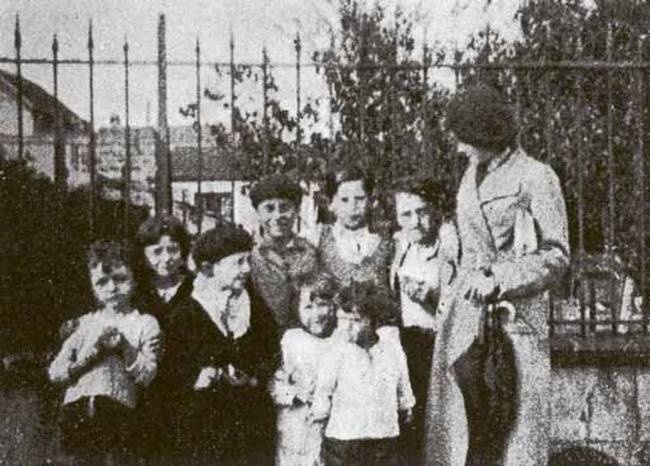 Иллюстрация к книге — Тайны парижских манекенщиц [i_002.jpg]