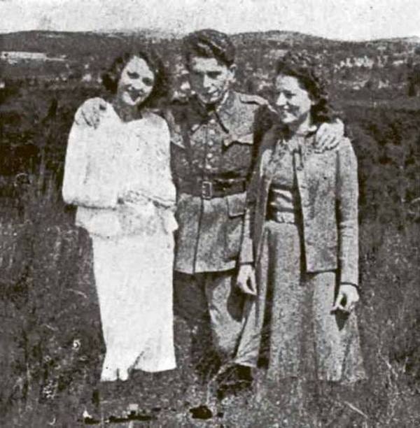 Иллюстрация к книге — Тайны парижских манекенщиц [i_007.jpg]