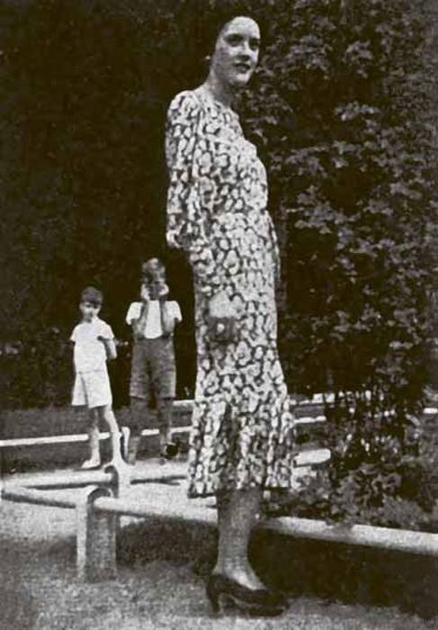 Иллюстрация к книге — Тайны парижских манекенщиц [i_010.jpg]