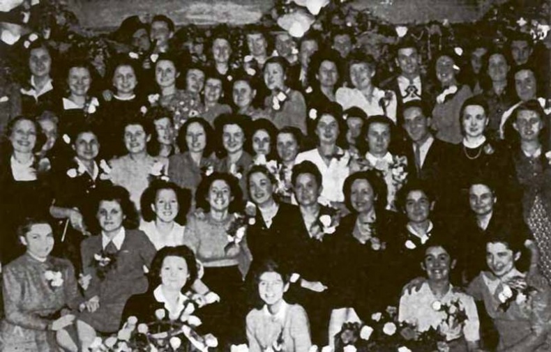 Иллюстрация к книге — Тайны парижских манекенщиц [i_013.jpg]