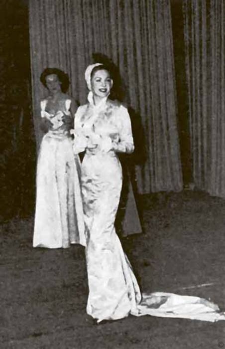 Иллюстрация к книге — Тайны парижских манекенщиц [i_021.jpg]