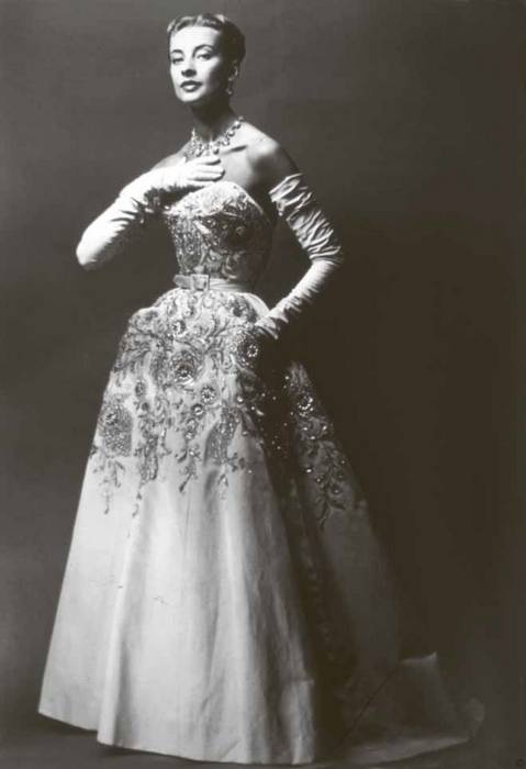 Иллюстрация к книге — Тайны парижских манекенщиц [i_060.jpg]