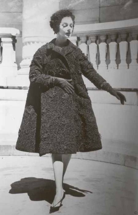 Иллюстрация к книге — Тайны парижских манекенщиц [i_101.jpg]