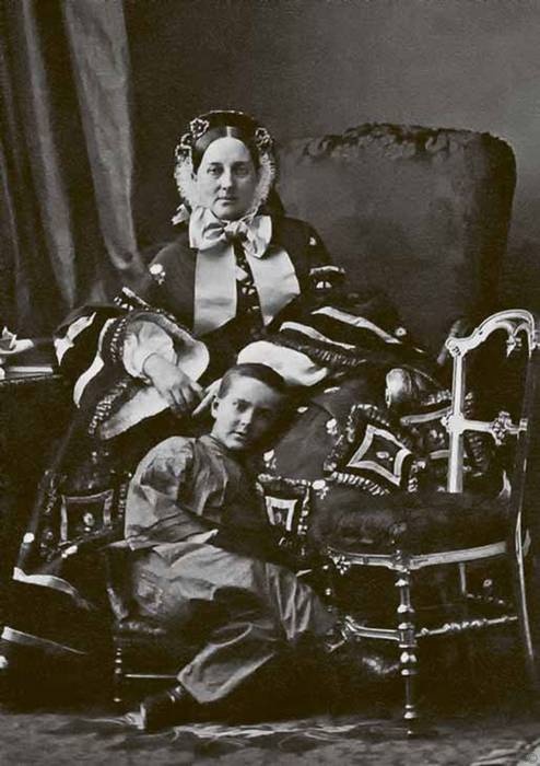 Иллюстрация к книге — Тайны парижских манекенщиц [i_110.jpg]