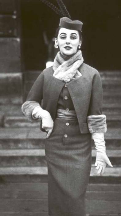 Иллюстрация к книге — Тайны парижских манекенщиц [i_132.jpg]