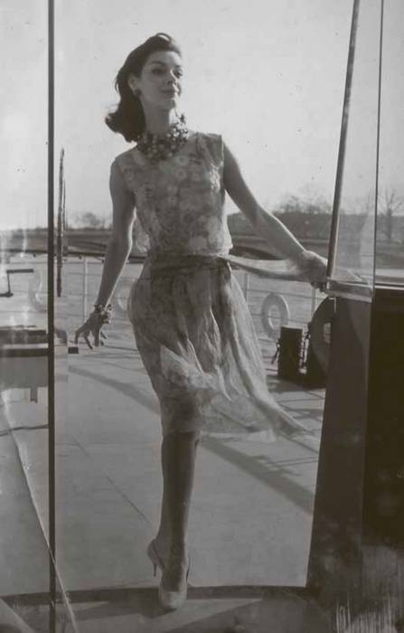 Иллюстрация к книге — Тайны парижских манекенщиц [i_136.jpg]