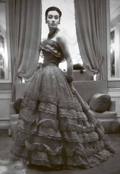 Иллюстрация к книге — Тайны парижских манекенщиц [i_137.jpg]