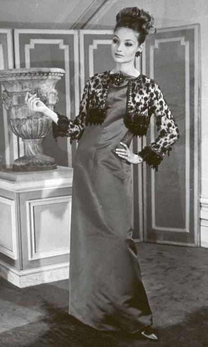 Иллюстрация к книге — Тайны парижских манекенщиц [i_142.jpg]