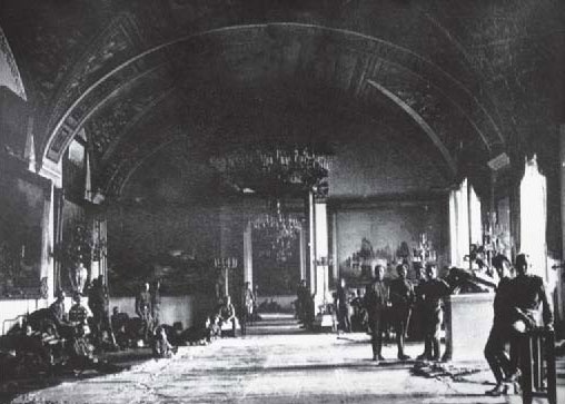 Иллюстрация к книге — Кровавый век [_2.jpg]