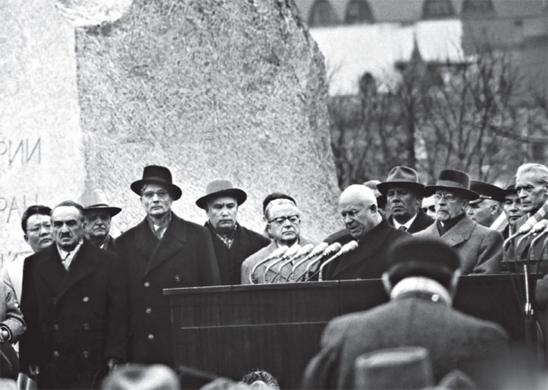 Иллюстрация к книге — Кровавый век [_373.jpg]