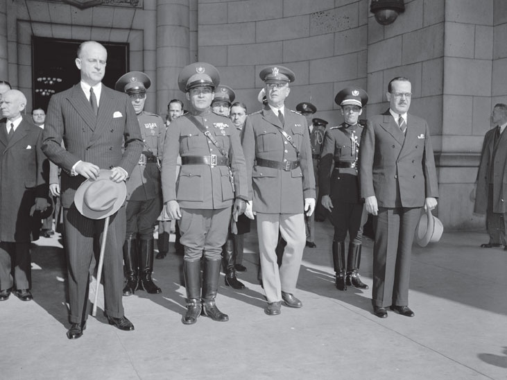 Иллюстрация к книге — Кровавый век [_467.jpg]