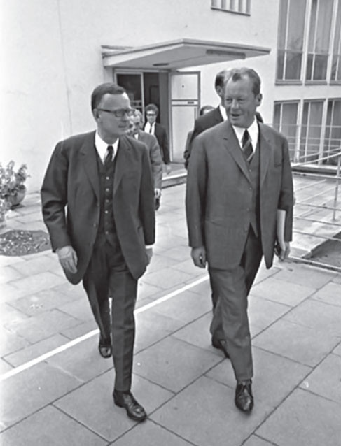 Иллюстрация к книге — Кровавый век [_503.jpg]