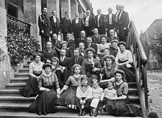 Иллюстрация к книге — Рок семьи Романовых. &quot;Мы не хотим и не можем бежать...&quot; [i_021.jpg]