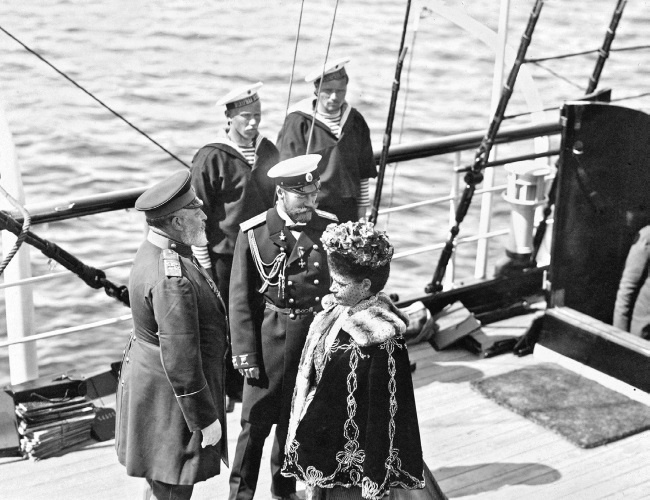 Иллюстрация к книге — Рок семьи Романовых. &quot;Мы не хотим и не можем бежать...&quot; [i_024.jpg]