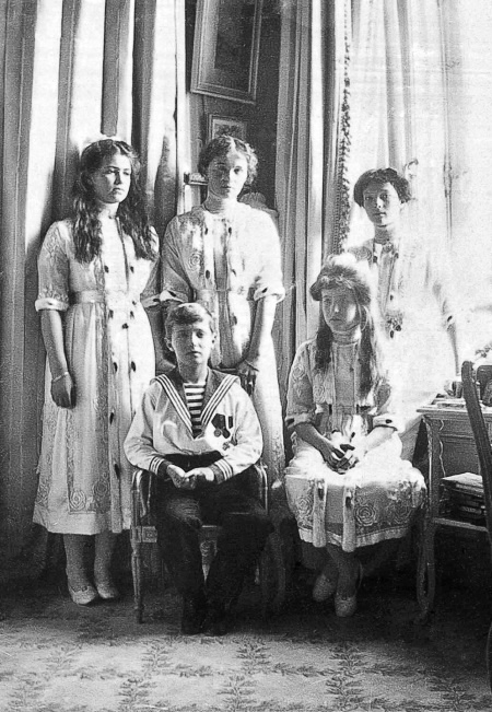 Иллюстрация к книге — Рок семьи Романовых. &quot;Мы не хотим и не можем бежать...&quot; [i_029.jpg]