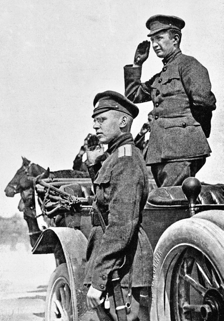 Иллюстрация к книге — Рок семьи Романовых. &quot;Мы не хотим и не можем бежать...&quot; [i_044.jpg]