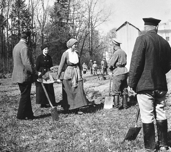 Иллюстрация к книге — Рок семьи Романовых. &quot;Мы не хотим и не можем бежать...&quot; [i_046.jpg]