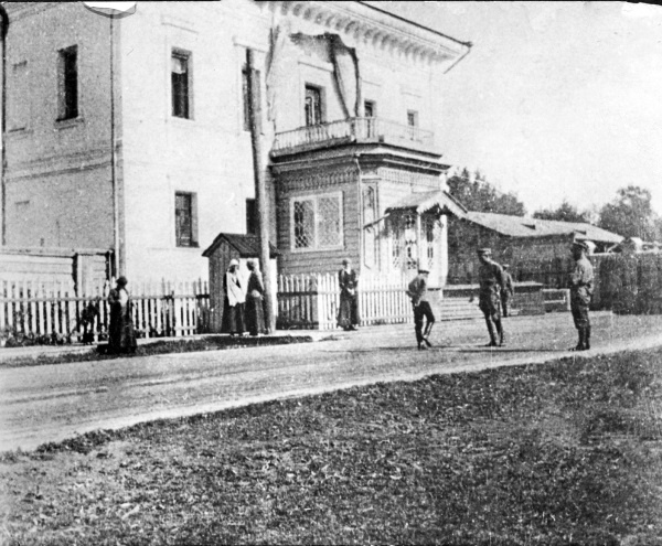 Иллюстрация к книге — Рок семьи Романовых. &quot;Мы не хотим и не можем бежать...&quot; [i_061.jpg]