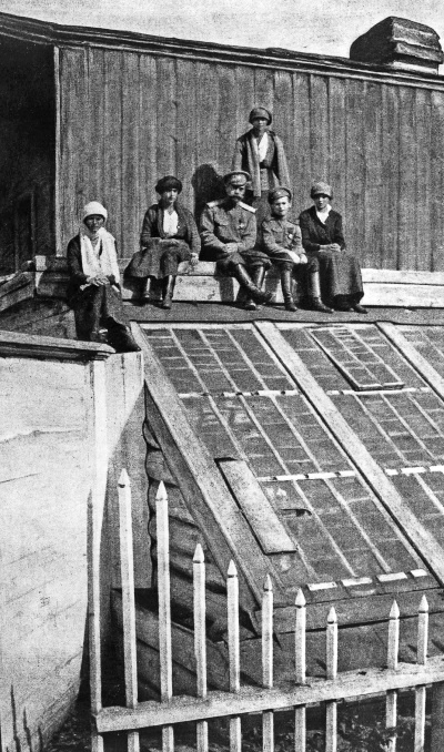 Иллюстрация к книге — Рок семьи Романовых. &quot;Мы не хотим и не можем бежать...&quot; [i_066.jpg]