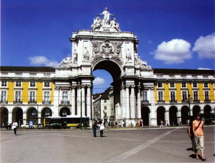 Иллюстрация к книге — Лиссабон. Девять кругов ада, Летучий португалец и... портвейн [i_004.jpg]