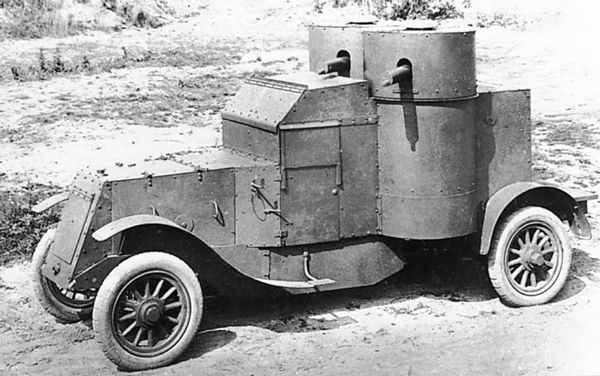 Иллюстрация к книге — Бронеавтомобиль "Остин". Предтеча бронетанковых войск России [i_051.jpg]
