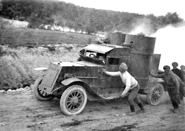 Иллюстрация к книге — Бронеавтомобиль "Остин". Предтеча бронетанковых войск России [i_054.jpg]